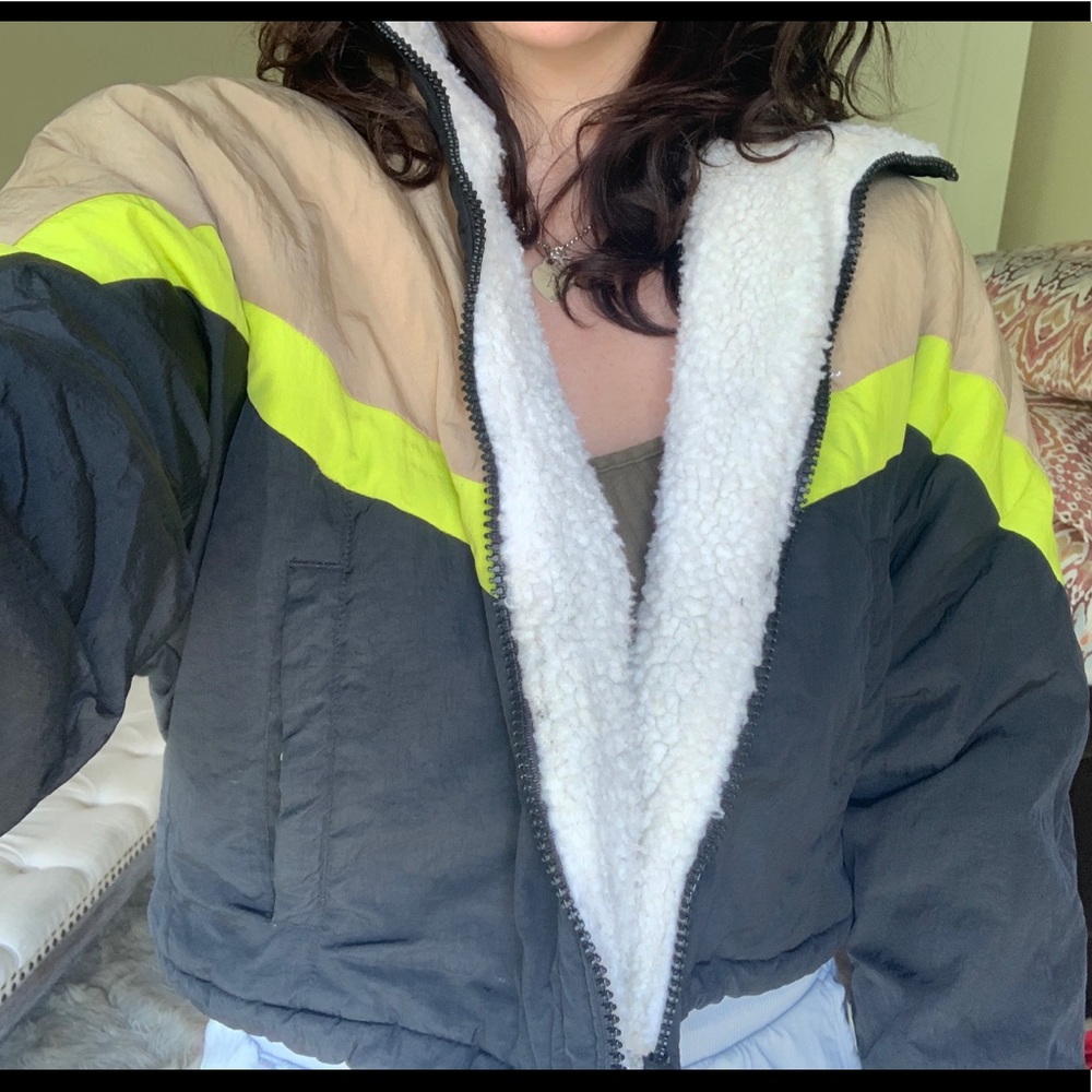 URBAN OUTFITTERS PUFFER COAT